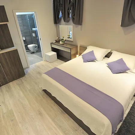 Maison d'hôtes & Lavandula Exclusive 4*